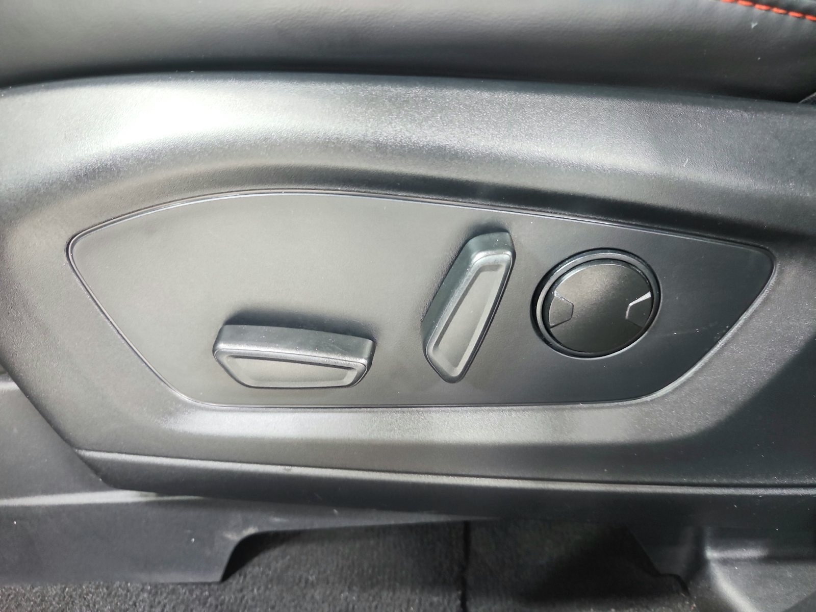Used 2025 Ford Explorer ST-Line w/ ST-Line Street Pack AWD/4WD image 20