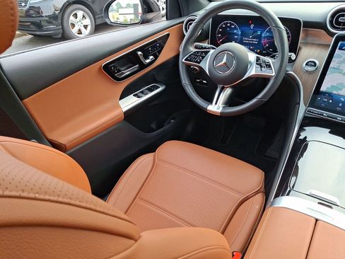 Used 2025 Mercedes-Benz GLC 300 4MATIC image 15