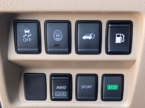 Used 2020 Nissan Rogue SV image 12