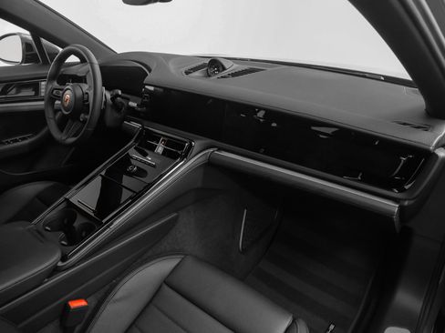 Certified 2025 Porsche Panamera 4 image 22