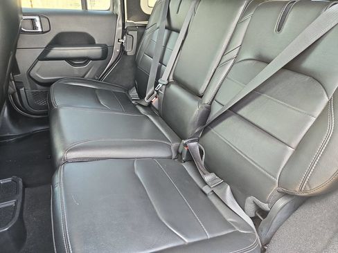 Used 2021 Jeep Wrangler Unlimited Sahara w/ Cold Weather Group AWD/4WD image 18