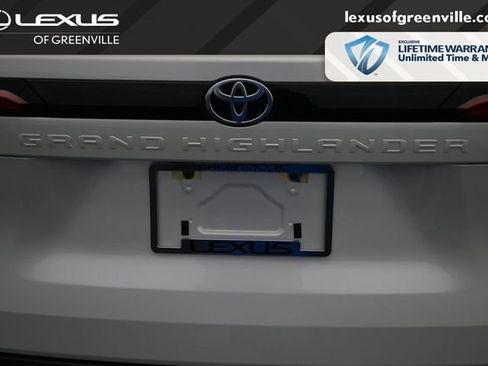Used 2025 Toyota Grand Highlander AWD image 9