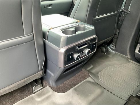 Used 2022 Ford Expedition Platinum AWD/4WD image 10