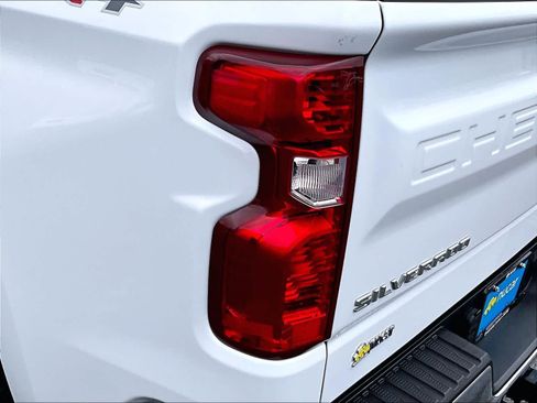 Used 2023 Chevrolet Silverado 1500 LT image 34