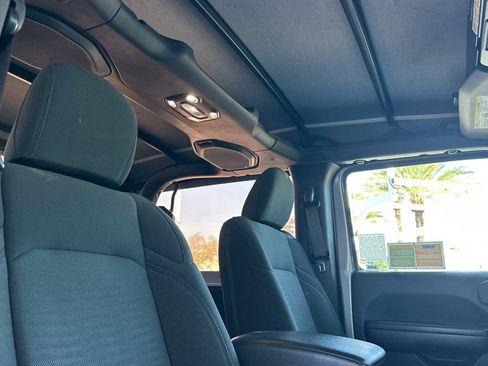 Used 2020 Jeep Wrangler Sport image 17