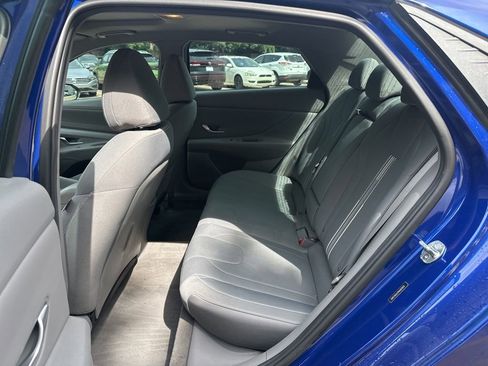Used 2022 Hyundai Elantra SEL w/ Convenience + Premium Package FWD image 19