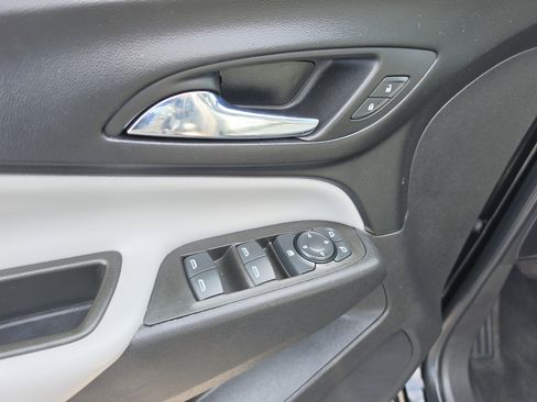Used 2024 Chevrolet Equinox LS w/ LS Convenience Package FWD image 17