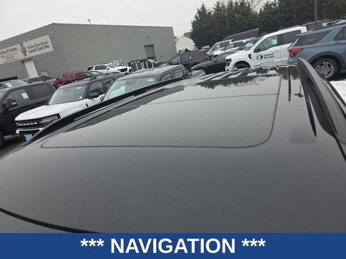 Used 2022 Ford Explorer XLT w/ Equipment Group 202A image 7