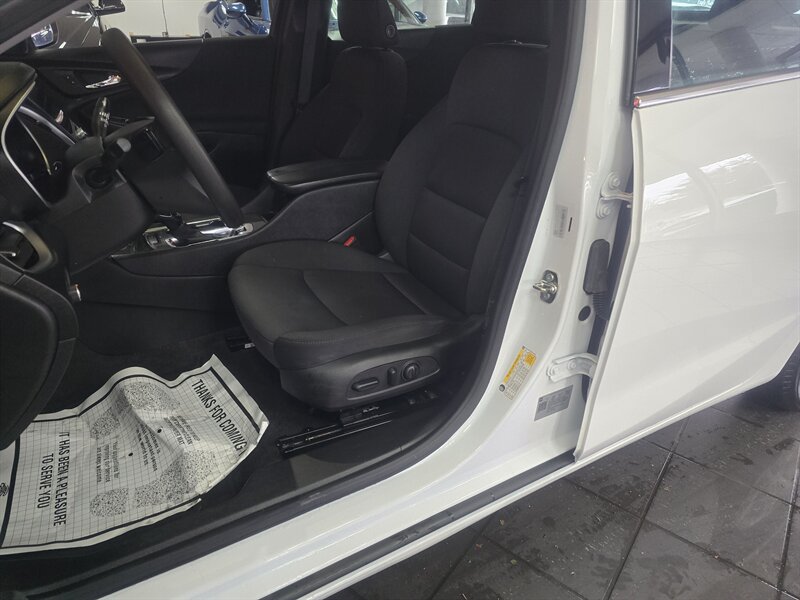 Used 2024 Chevrolet Malibu LT FWD image 9