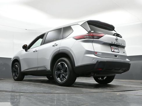 Used 2024 Nissan Rogue SV FWD image 47