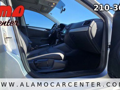 Used 2012 Volkswagen Jetta SEL image 19