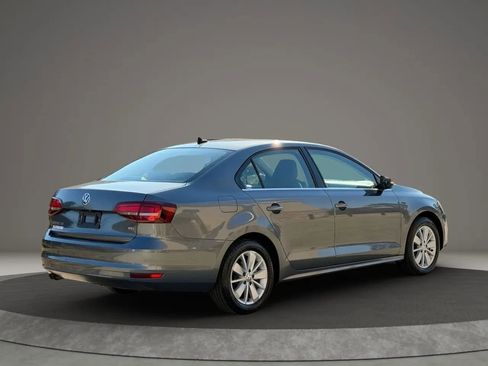 Used 2016 Volkswagen Jetta SE image 3