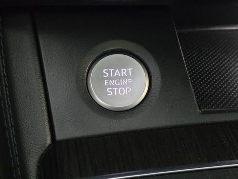 Used 2020 Audi Q5 e Prestige w/ Prestige Package image 41