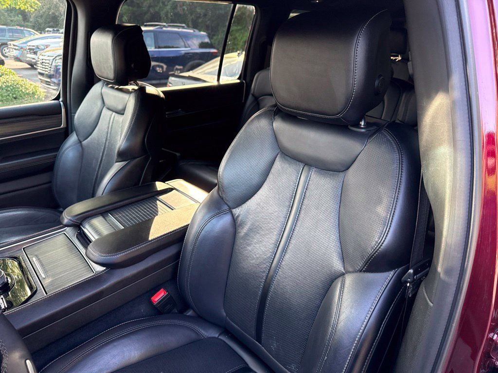 Used 2024 Jeep Wagoneer L Series II w/ Flexible Seating Group AWD/4WD image 18