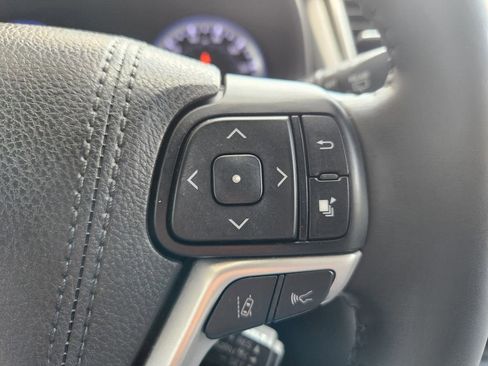 Used 2018 Toyota Highlander XLE image 29