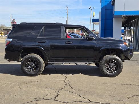 Used 2020 Toyota 4Runner TRD Off-Road image 8