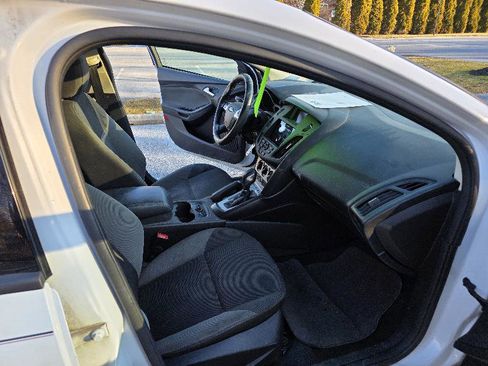 Used 2014 Ford Focus SE w/ SE Winter Package image 17