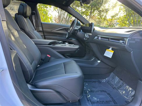 New 2026 Cadillac Lyriq Sport image 10