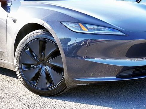 Used 2024 Tesla Model 3 Standard Range image 3