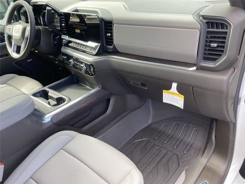 New 2026 GMC Sierra 2500 SLT w/ SLT Premium Package image 17