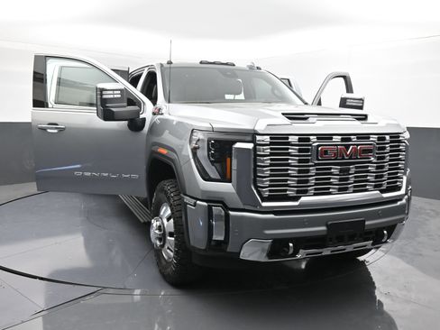 Used 2025 GMC Sierra 3500 Denali w/ Denali Reserve Package AWD/4WD image 44