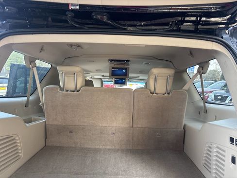 Used 2017 Cadillac Escalade ESV Premium Luxury image 17