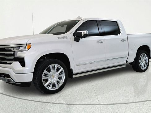 Used 2024 Chevrolet Silverado 1500 High Country w/ Technology Package AWD/4WD image 2