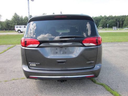 Used 2020 Chrysler Pacifica Limited FWD image 29