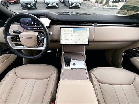 Used 2024 Land Rover Range Rover SE image 14