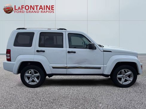 Used 2012 Jeep Liberty Limited w/ Comfort/Convenience Group AWD/4WD image 8