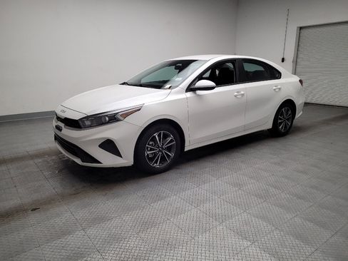 Used 2023 Kia Forte LXS image 2