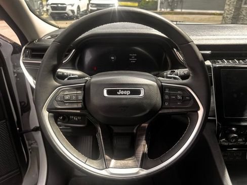 Used 2023 Jeep Grand Cherokee L Limited w/ Luxury Tech Group II AWD/4WD image 20