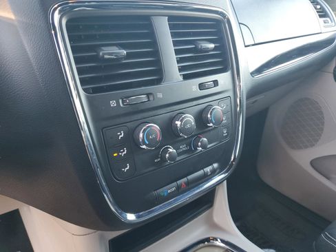 Used 2020 Dodge Grand Caravan SXT image 17