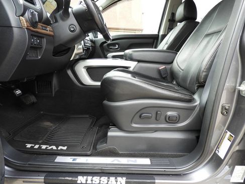 Used 2018 Nissan Titan SL w/ Chrome Package AWD/4WD image 17