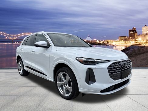 Used 2025 Audi Q5 Premium Plus w/ Premium Plus image 4