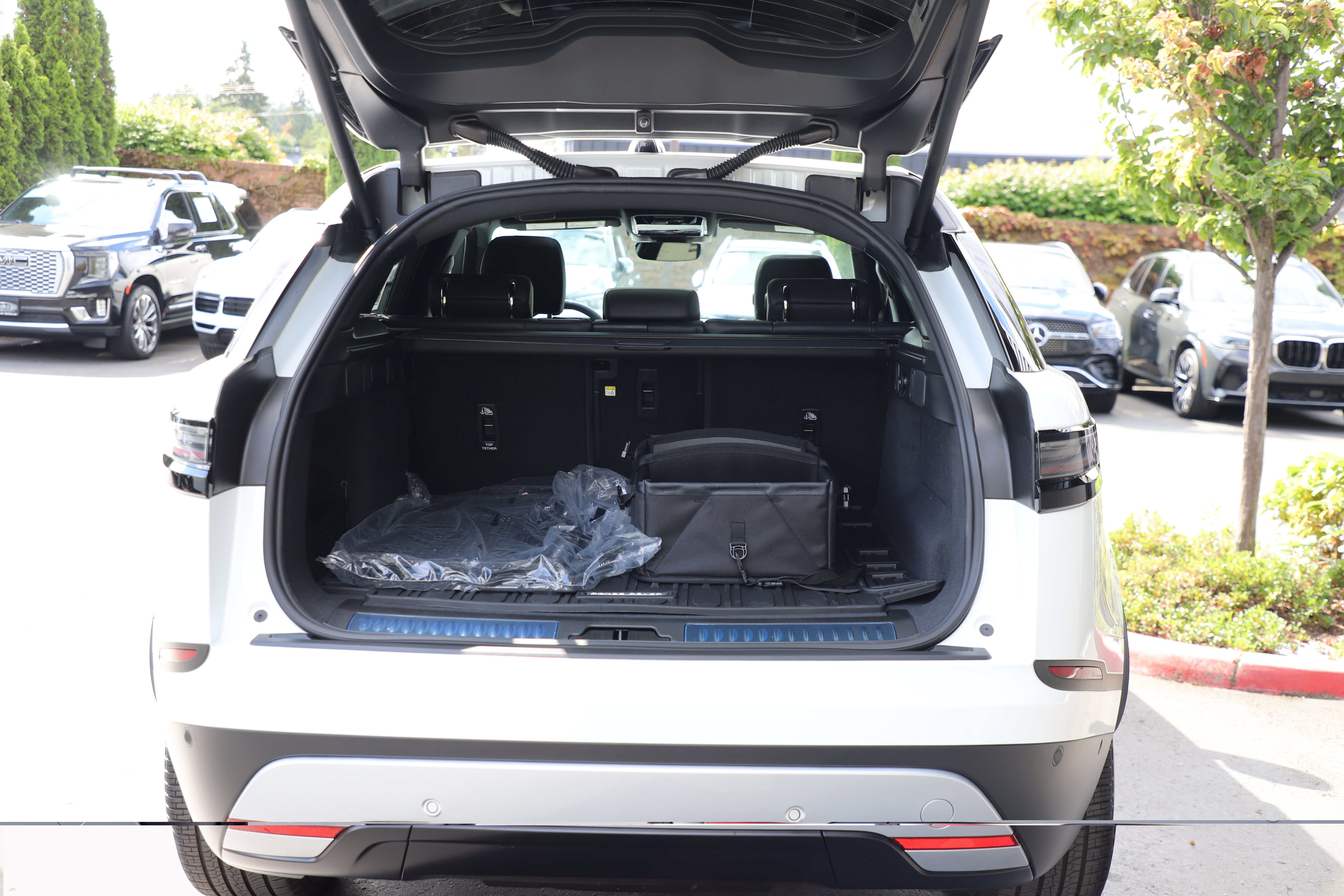 New 2026 Land Rover Range Rover Velar S AWD/4WD image 15