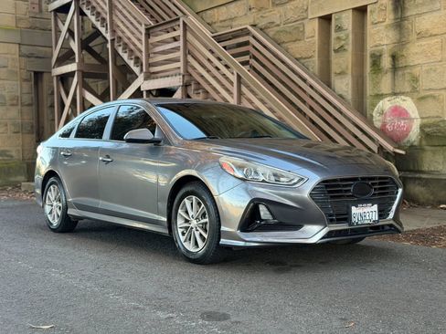 Used 2018 Hyundai Sonata SE FWD image 2