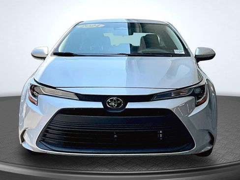 Used 2024 Toyota Corolla LE FWD image 2
