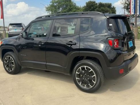 Used 2023 Jeep Renegade Latitude AWD/4WD image 6