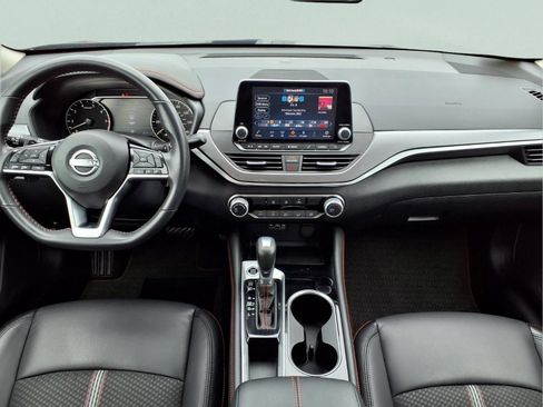 Used 2024 Nissan Altima 2.5 SR FWD image 13
