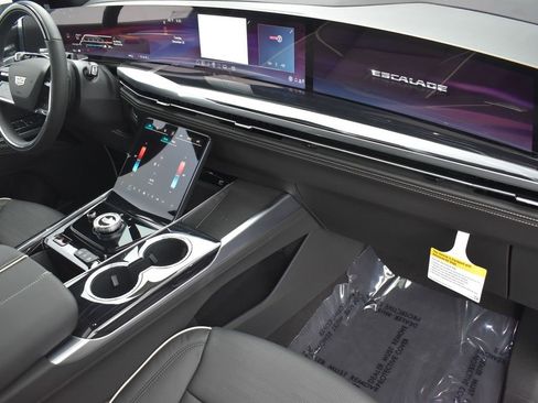 Certified 2026 Cadillac Escalade ESV Sport w/ Touring Package image 34