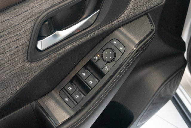 Used 2023 Nissan Rogue SV AWD/4WD image 9