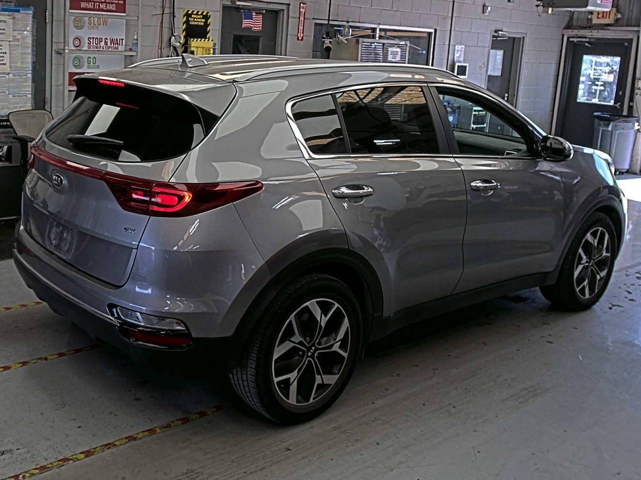 Used 2021 Kia Sportage EX FWD image 3