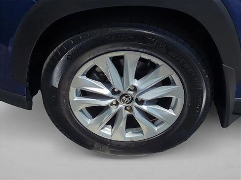 Used 2024 Toyota Corolla Cross LE AWD/4WD image 28