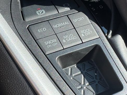 Used 2024 Toyota RAV4 XLE AWD/4WD image 23