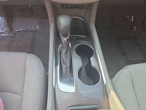 Used 2021 Chevrolet Malibu LT FWD image 17