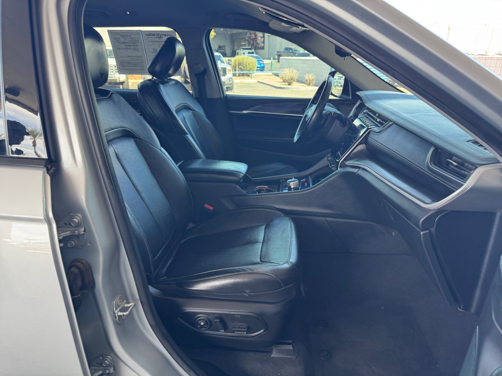 Used 2022 Jeep Grand Cherokee L Limited AWD/4WD image 33