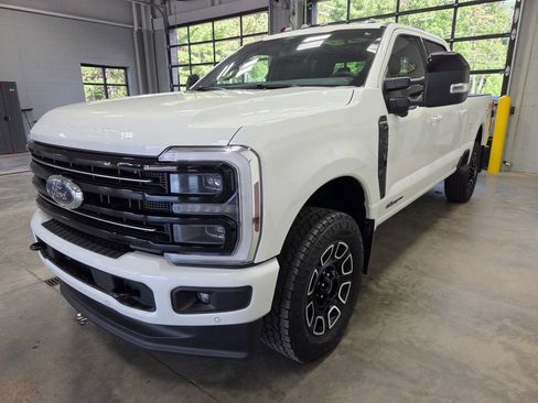 Used 2025 Ford F250 Platinum AWD/4WD image 4