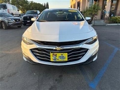 Used 2022 Chevrolet Malibu LT image 3