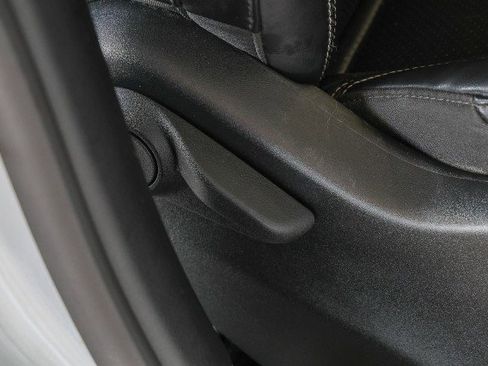 Used 2023 Chrysler Pacifica Touring-L FWD image 33
